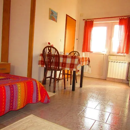 House 633-3 633-4 Daire