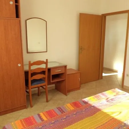 House 633-3 633-4 * Pula