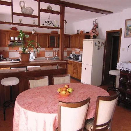 House 633-3 633-4 Daire