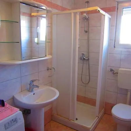 House 633-3 633-4 Пула