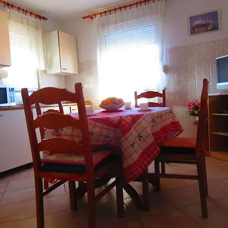 House 633-3 633-4 Пула