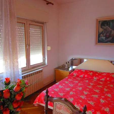 House 633-3 633-4 Пула
