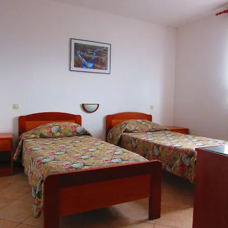 House 633-3 633-4 * Pula