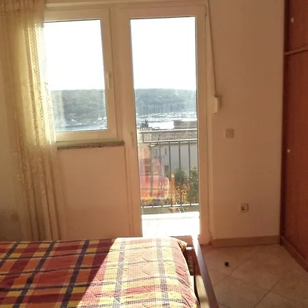 House 633-3 633-4 * Pula